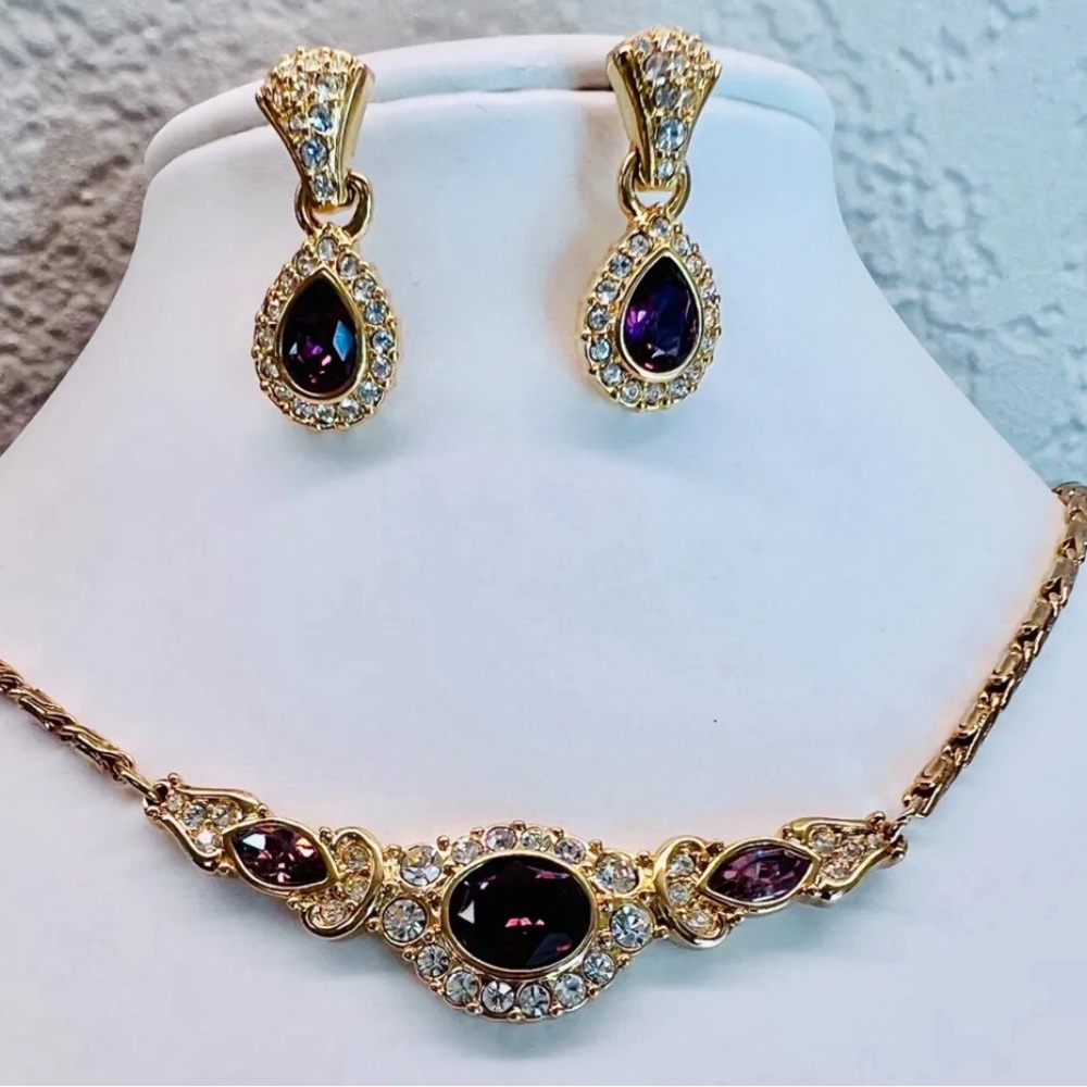 Luxurious Vintage Signed Gold Plated Swarovski Necklace and Earrings set. 16.5